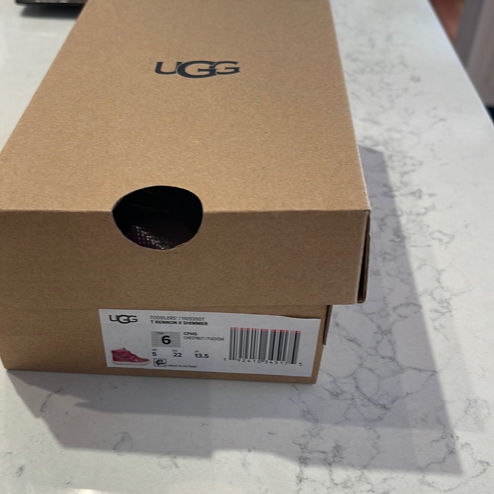 New Girls Uggs size 6T brand new in box as you can. See! Last picture is similar